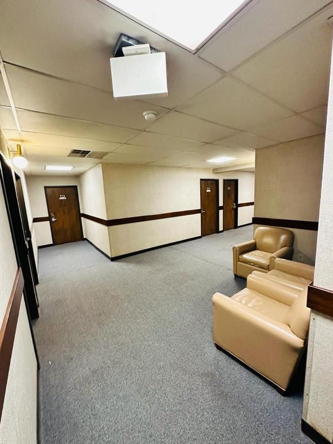 Travel Inn & Suites Emporia Exterior foto