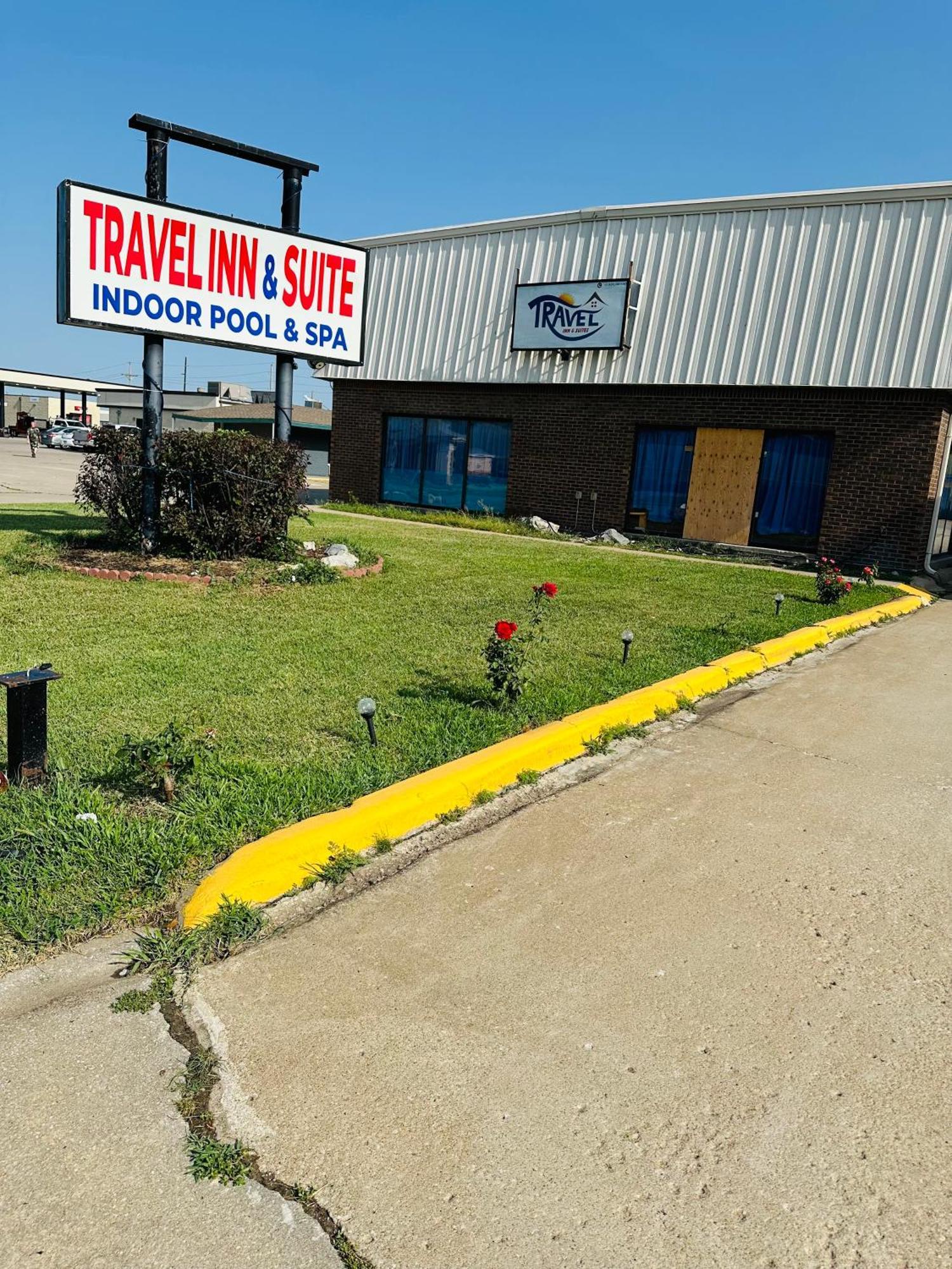 Travel Inn & Suites Emporia Exterior foto